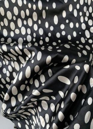 Платье zara в горошек сатиновое миди черно-белое универсальное вечернее жемчуг3 фото