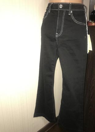 Чёрные джинсы высокая посадка чуть клёш2 фото