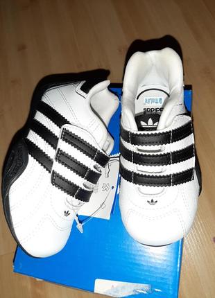 Кросівки adidas