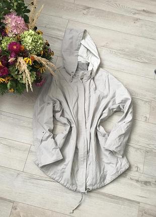 Вещи неповторимые/светлая куртка ветровка -ветровка с капюшоном)