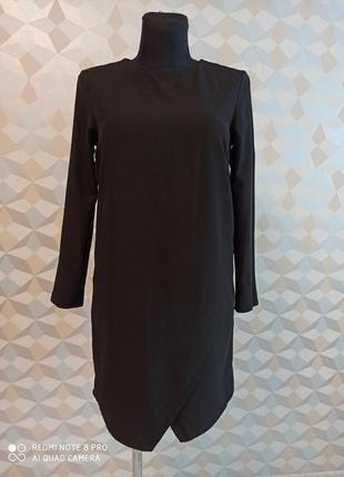Классическое чёрное платье футляр с ассиметричным низом