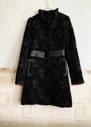 Черное жаккардовое пальто утеплитель кожаные вставки carnaby цветы стойка приталенное