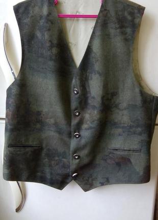 Жилет  в винтажном стиле 100% шерсть.