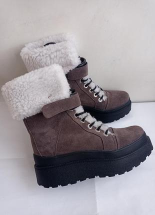 Замшевые зимние ботинки на платформе, цвет капучино, размер 40-25,7 см1 фото