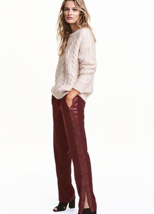 Супер стильні штани штани з лампасами з смужками h&m кольору марсал