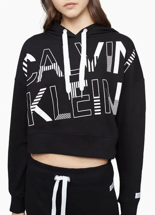 Худи короткое черное calvin klein performance striped remix logo cropped sweatshirt6 фото