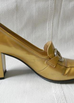 Кожаные туфли лаковые золотистые от sergio rossi р.38 ст.25см италия3 фото