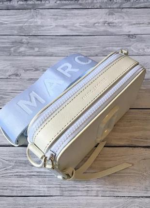 Стильная сумка marc jacobs snapshot  белая с голубым ремнем4 фото