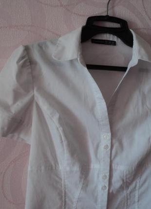 Белая рубашка с декольте2 фото