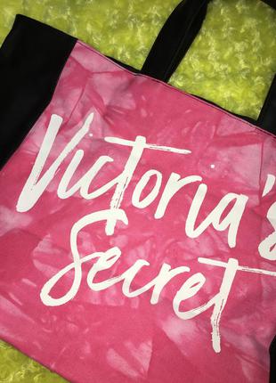 Красивая и очень вместительная сумочка victoria's secret.оригинал4 фото