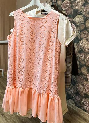 Ажурне персикове сукню з рюшами6 фото