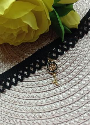 Чокер кружевная тесьма и подвеска золотой ключик
