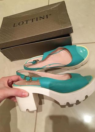 Босоножки lottini 38 размер. каблук 8 см, платформа 3 см