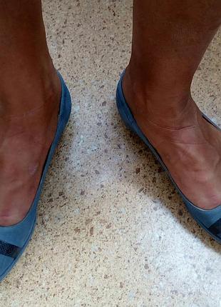 Стильні шкіряні балетки bally.