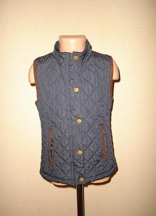 Тонкая стеганая жилетка на 8 лет debenhams