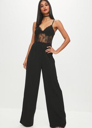 Чорний комбінезон з мереживом