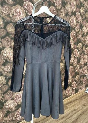 Платье замшевое серое коктейльное с ажурными вставками2 фото