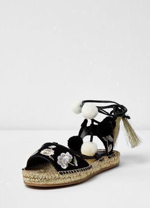 Эспадрильи-сандали-босоножки с золотой вышивкой на завязках3 фото