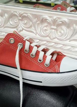 Теракотові кеди.