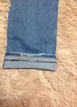 Классные фирменные джинсы с вышивкой на карманах5 фото