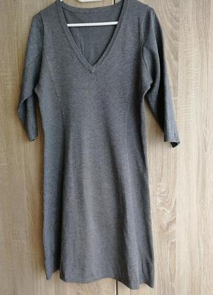 Сукня сіра трикотажна  з v-подібним вирізом2 фото