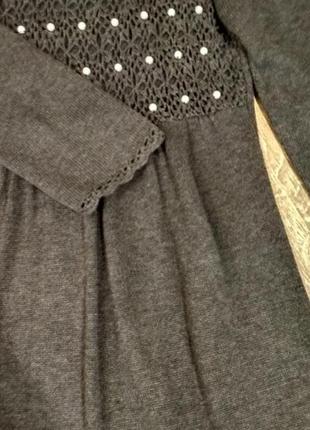 Теплое вязанное платье темно-серого цвета3 фото