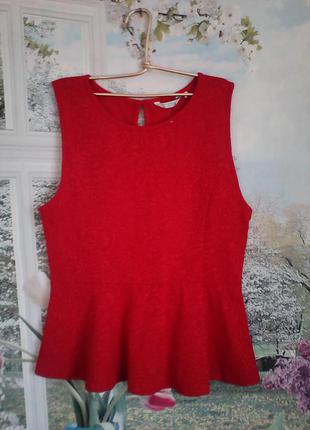 Яркая красная блузка с баской,фактурная ткань, р 16