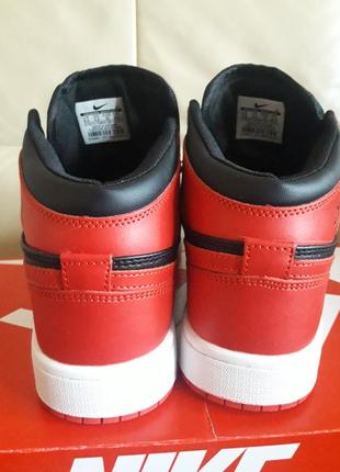 Жіночі кросівки nike air jordan 1 retro чорні з червоним6 фото