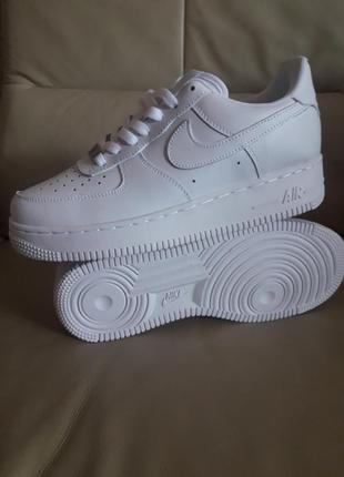Женские кроссовки Nike Air Max 720 Sneakers Grau белые