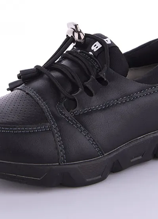 Мокасини/туфлив спортивному стилі.