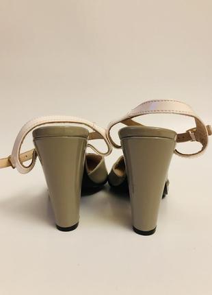 Женские кожаные босоножки с закрытым носком alba moda {сток}3 фото