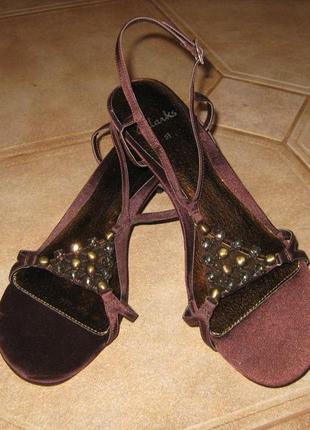 Красиві, стильні, зручні босоніжки від clarks знижка