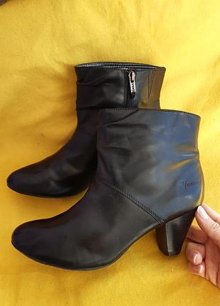 Кожаные ботильоны venturini