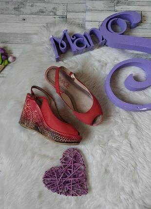 Женские босоножки but simage на танкетке натуральная кожа кораллового цвета 36 размер