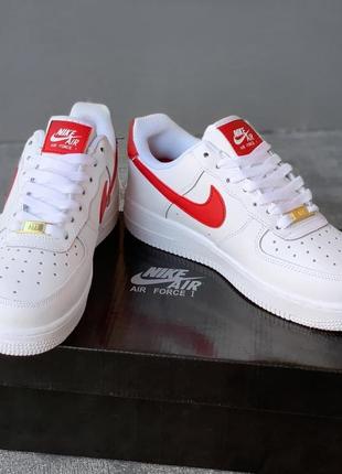 Nike air force 1🆕шикарні жіночі кросівки🆕білі з червоним шкіряні найк🆕жіночі кросівки🆕2 фото