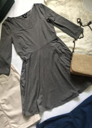 Миленькое h&m платье s м