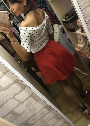 Эффектное платье с красной юбкой - горошек4 фото