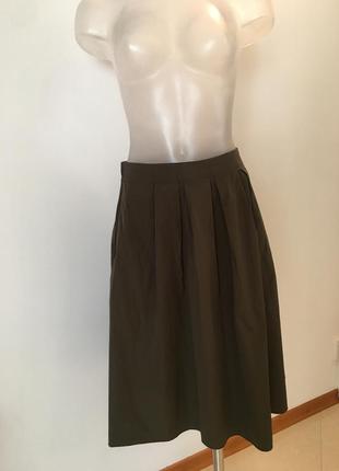 Спідниця zara, колір хакі , попереду складки з зади на резинці.