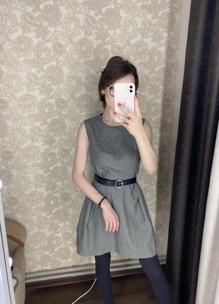 Плаття сірого кольору