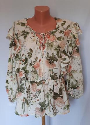 Блуза zara с рюшами в цветочный принт (размер 40)2 фото
