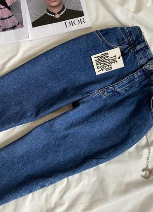 Стильные молодежные джинсы мом британского бренда the regged джинсы с надписями9 фото
