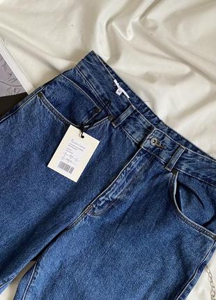 Стильные молодежные джинсы мом британского бренда the regged джинсы с надписями6 фото