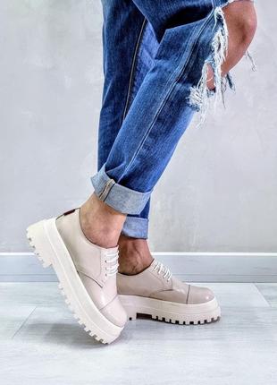 Бежеві туфлі броги