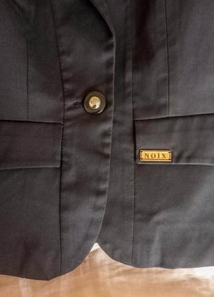 Женский черный классический пиджак на подкладке жакет с отворотом на рукавах цветы маки s/xs 366 фото