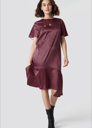 Атласное сатиновое асимметричное миди платье в полоску na-kd6 фото