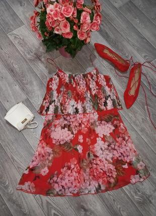 Стильное яркое платье в цветочный принт1 фото