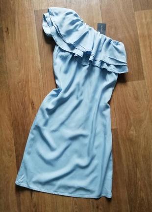Платье под джинс на одно плечо с воланами2 фото