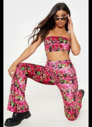 Новий яскравий топ в принт pretty little thing