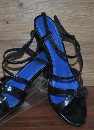 Босоножки женские на каблуке из комбинированной лакированной кожи marco tozzi.оригинал!!!1 фото