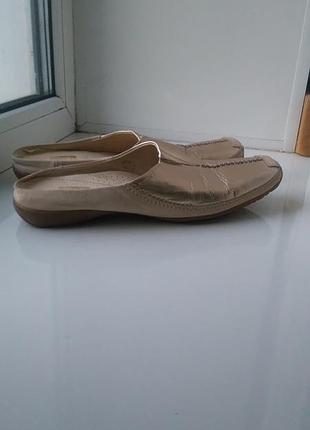 Не яких ми убиваємо фірмові добротні шкіряні шльопанці тапочки шльопанці easy street р. 40